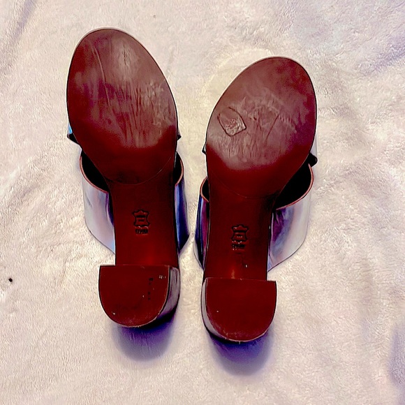 TORY BURCH•size 9•Woman’s•2 inch heel•silver• - Picture 4 of 6